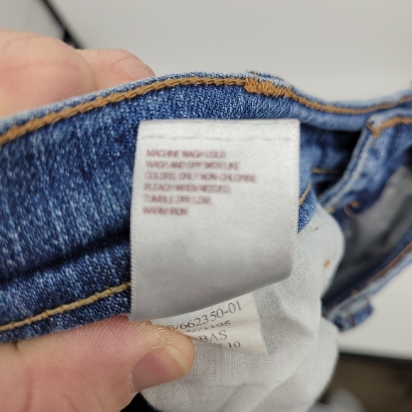 Old Navy Womens The Dreamer Distressed Warn Jeans Size 6 🖤 - Picture 13 of 14